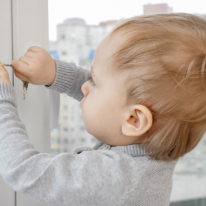 Tips de seguridad para niños en el hogar: Protege cada rincón con mallas de seguridad